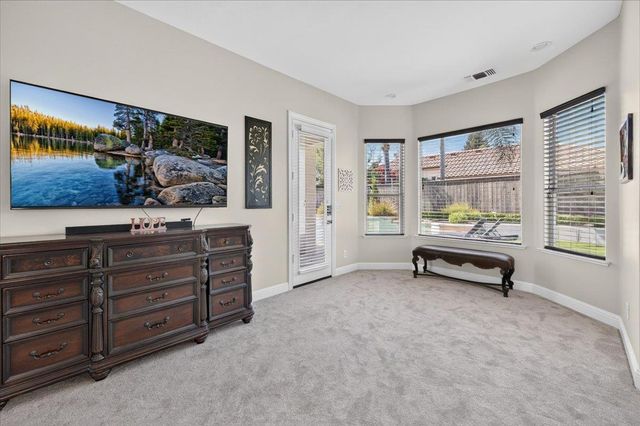 633 W Richmond Avenue, Clovis, CA 93619