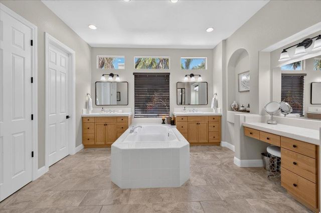 633 W Richmond Avenue, Clovis, CA 93619