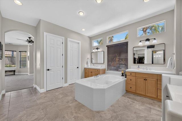 633 W Richmond Avenue, Clovis, CA 93619