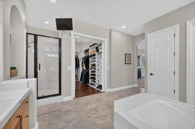 633 W Richmond Avenue, Clovis, CA 93619