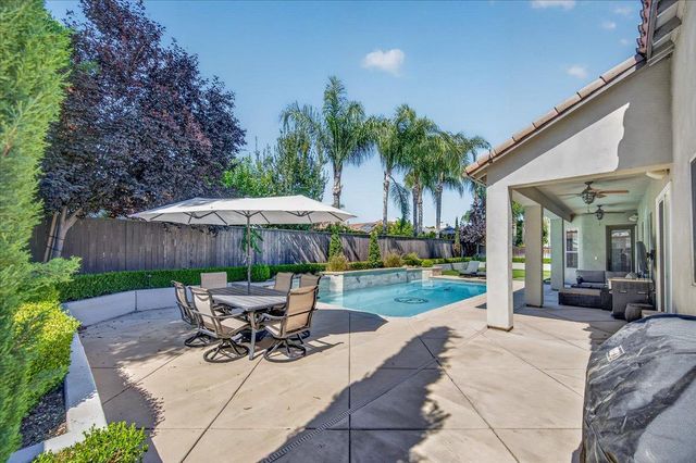 633 W Richmond Avenue, Clovis, CA 93619