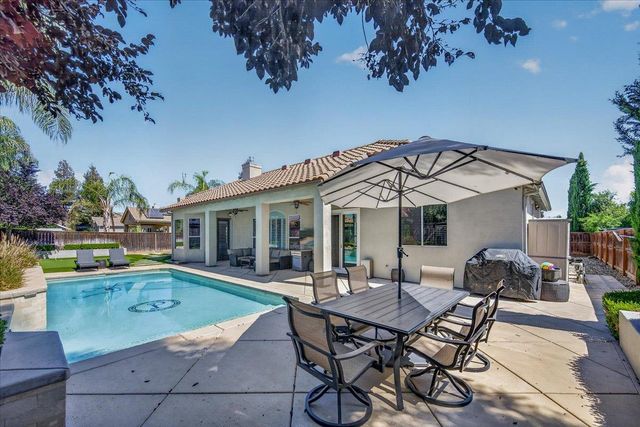 633 W Richmond Avenue, Clovis, CA 93619