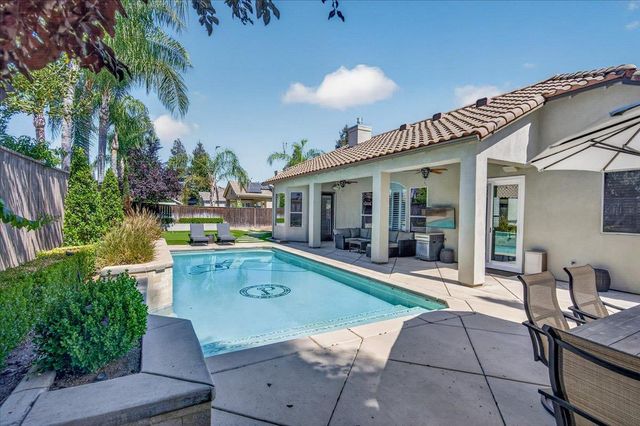 633 W Richmond Avenue, Clovis, CA 93619
