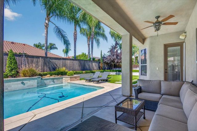 633 W Richmond Avenue, Clovis, CA 93619