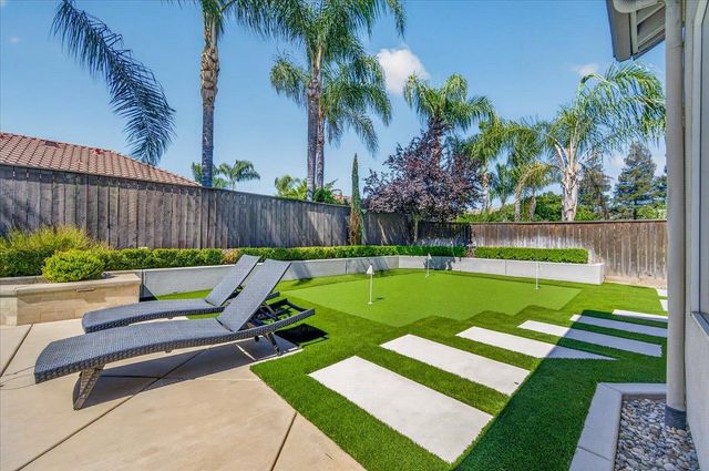 633 W Richmond Avenue, Clovis, CA 93619