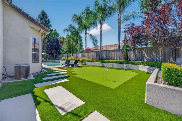 633 W Richmond Avenue, Clovis, CA 93619