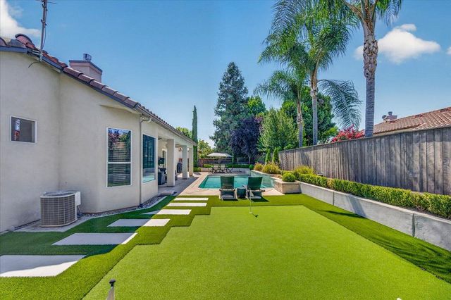 633 W Richmond Avenue, Clovis, CA 93619