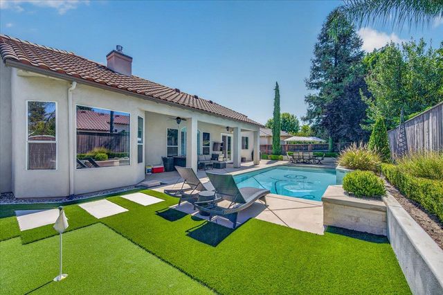 633 W Richmond Avenue, Clovis, CA 93619
