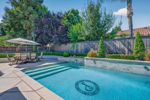 633 W Richmond Avenue, Clovis, CA 93619