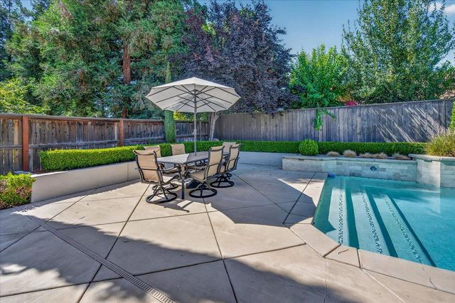 633 W Richmond Avenue, Clovis, CA 93619