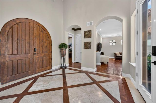 633 W Richmond Avenue, Clovis, CA 93619