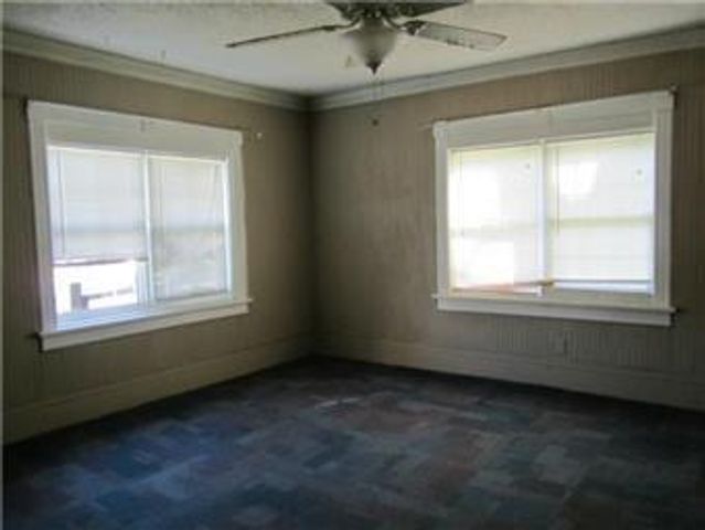 203 E Pine Street, Liberty, MO 64068