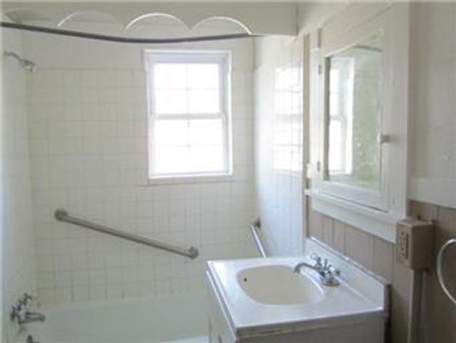 203 E Pine Street, Liberty, MO 64068