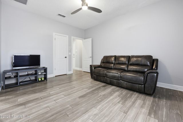 9911 CHELSEA LAKE Road, Jacksonville, FL 32256