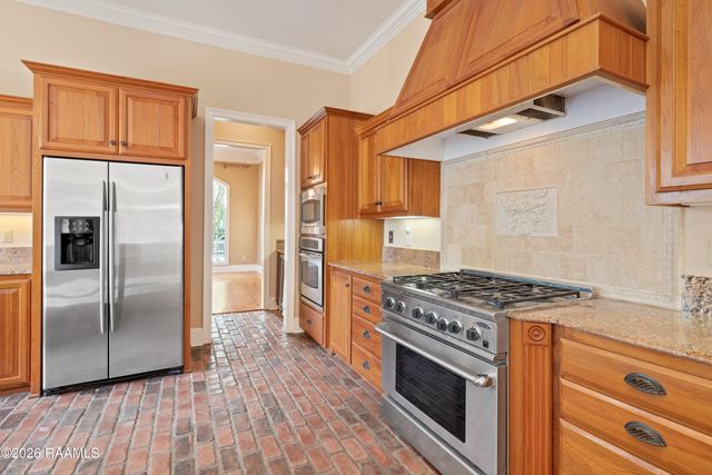 100 Roswell Crossing, Lafayette, LA 70508