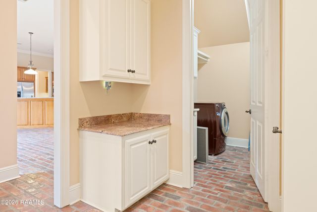 100 Roswell Crossing, Lafayette, LA 70508