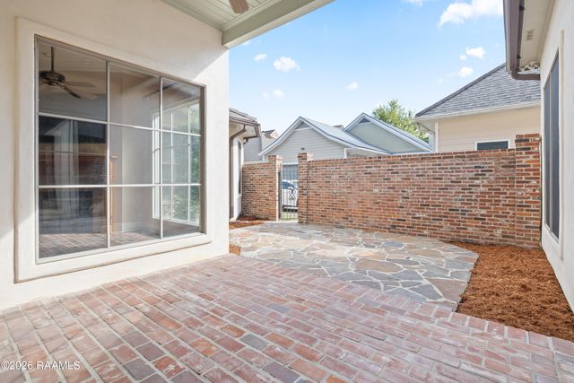 100 Roswell Crossing, Lafayette, LA 70508