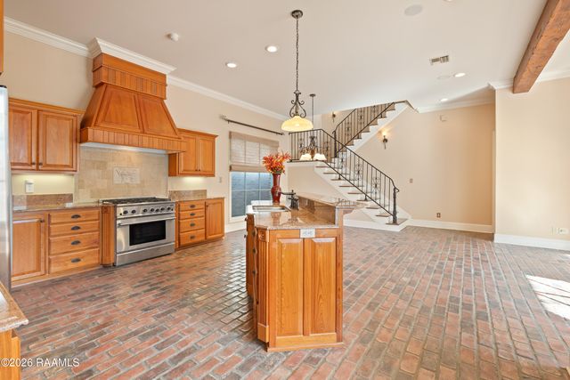 100 Roswell Crossing, Lafayette, LA 70508