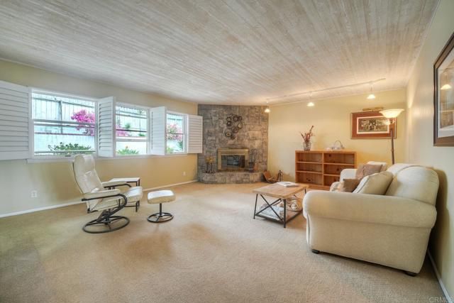 2301 Ivy Rd, Oceanside, CA 92054