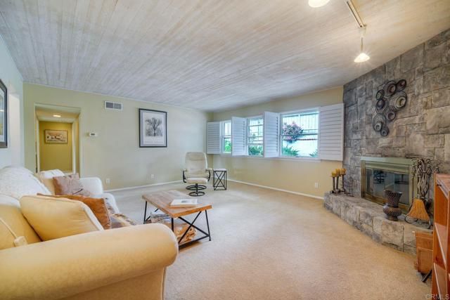 2301 Ivy Rd, Oceanside, CA 92054