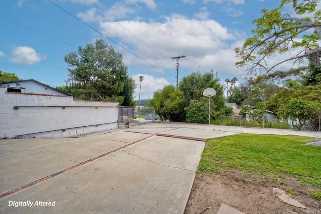 2301 Ivy Rd, Oceanside, CA 92054