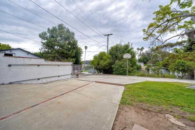 2301 Ivy Rd, Oceanside, CA 92054