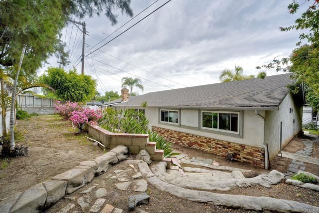 2301 Ivy Rd, Oceanside, CA 92054