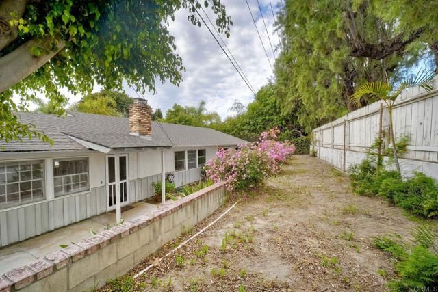 2301 Ivy Rd, Oceanside, CA 92054