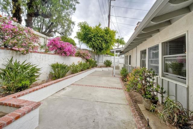 2301 Ivy Rd, Oceanside, CA 92054