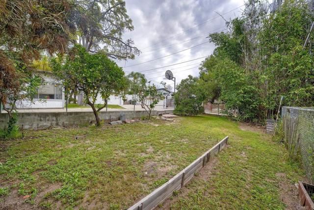 2301 Ivy Rd, Oceanside, CA 92054