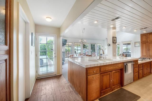 2301 Ivy Rd, Oceanside, CA 92054