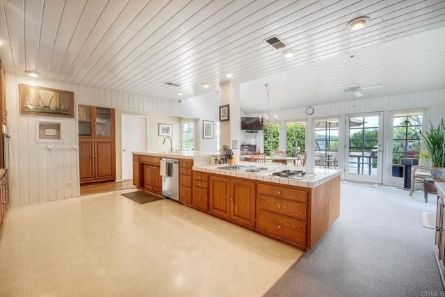 2301 Ivy Rd, Oceanside, CA 92054