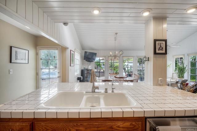 2301 Ivy Rd, Oceanside, CA 92054