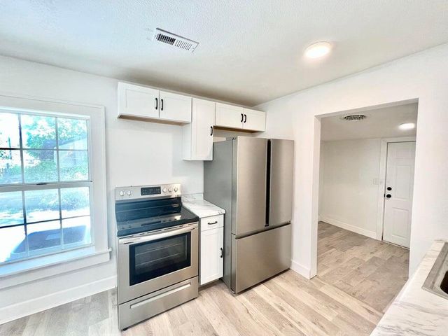900 North Eagle Avenue, Springfield, MO 65802