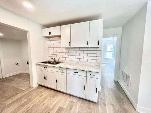 900 North Eagle Avenue, Springfield, MO 65802