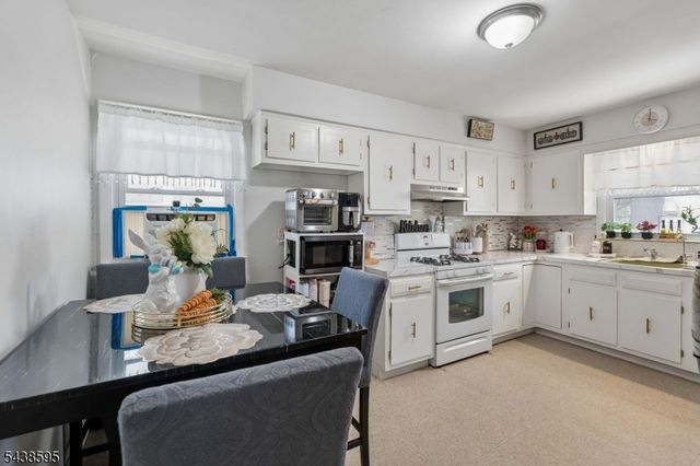 38 Rossiter Ave, Paterson City, NJ 07502