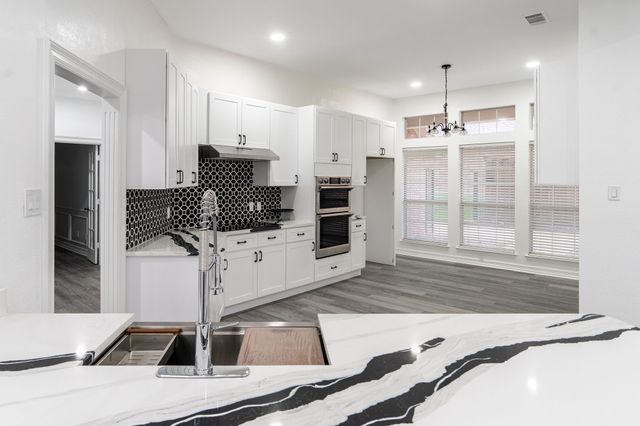 5709 Hidden Oaks Drive, Colleyville, TX 76034