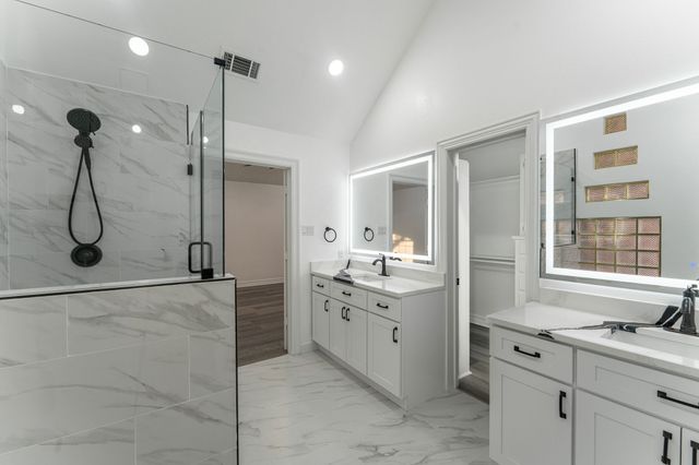 5709 Hidden Oaks Drive, Colleyville, TX 76034