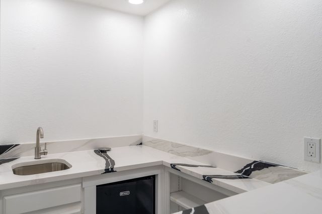 5709 Hidden Oaks Drive, Colleyville, TX 76034