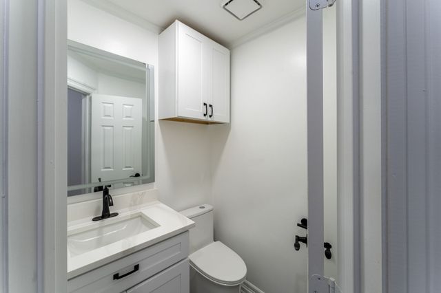 5709 Hidden Oaks Drive, Colleyville, TX 76034