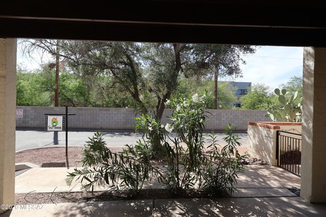 4145 N Via Villas, Tucson, AZ 85719
