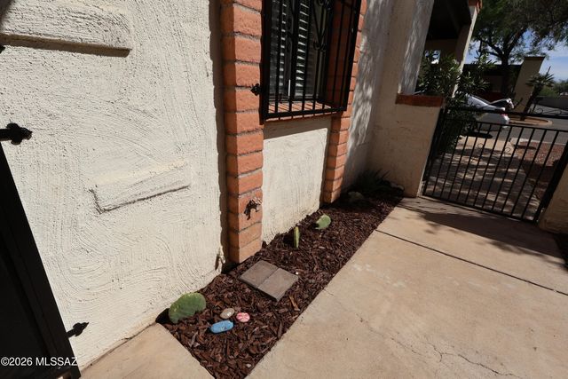 4145 N Via Villas, Tucson, AZ 85719