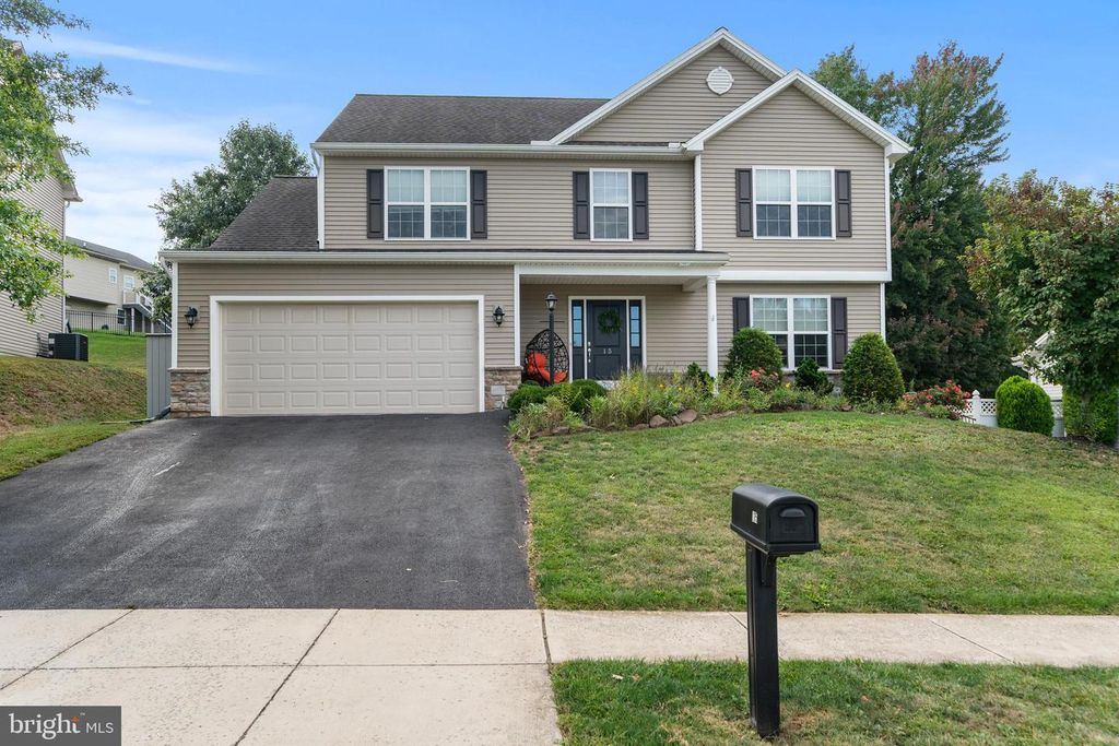 15 WINTERBERRY LN, Etters, PA 17319