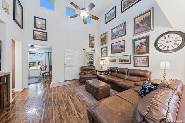 5532 Columbia Dr, Cibolo, TX 78108