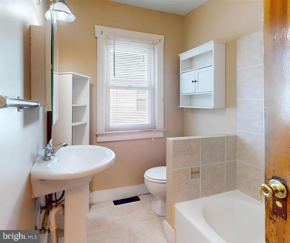 128 W PIERSON AVE W, Somers Point, NJ 08244