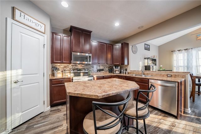 121 Slippery Rock Lane, Berea, OH 44017