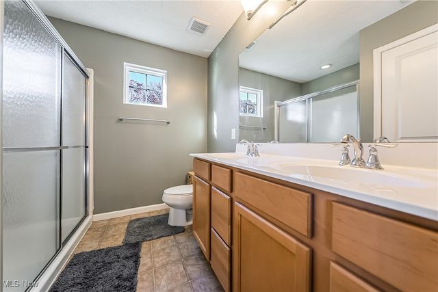 121 Slippery Rock Lane, Berea, OH 44017