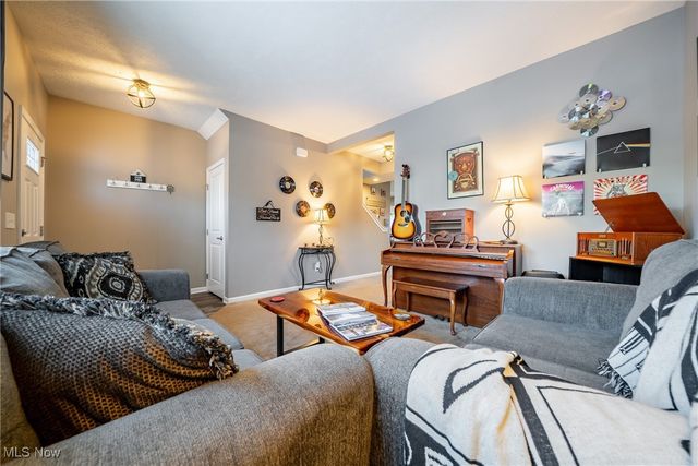 121 Slippery Rock Lane, Berea, OH 44017