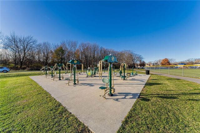 121 Slippery Rock Lane, Berea, OH 44017