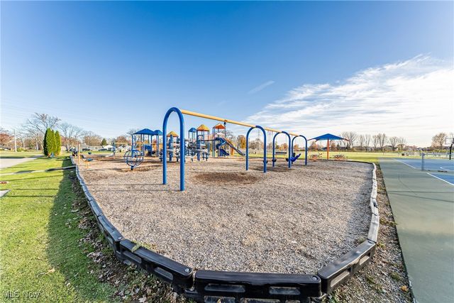 121 Slippery Rock Lane, Berea, OH 44017